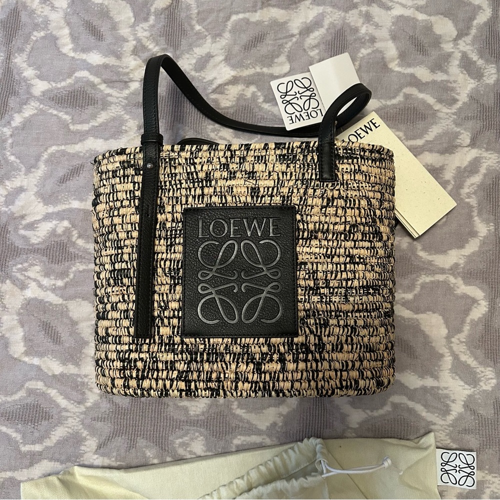 Authentic Loewe Black and Cream Woven raffia/leather small basket bag NWT! - Picture 4 of 12